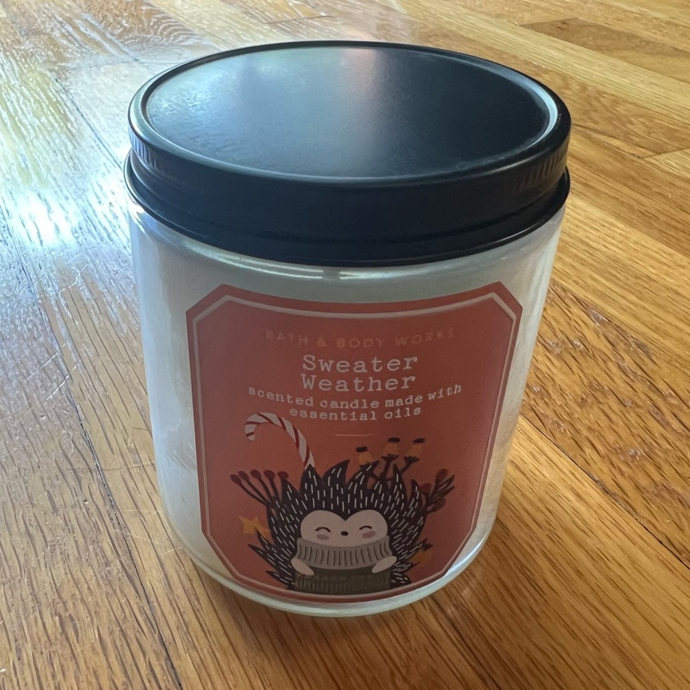 NEW Bath and Body Works Sweater Weather scented candle